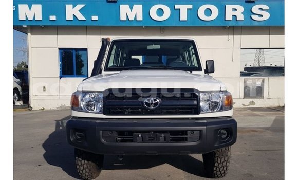 Sayi Imported Toyota Land Cruiser White Mota in Import - Dubai a Burkina Faso Sayi Imported Toyota Land Cruiser White Mota in Import - Dubai a Burkina Faso