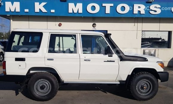 Sayi Imported Toyota Land Cruiser White Mota in Import - Dubai a Burkina Faso Sayi Imported Toyota Land Cruiser White Mota in Import - Dubai a Burkina Faso