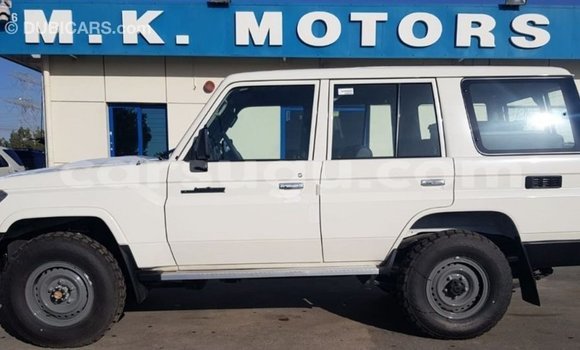 Sayi Imported Toyota Land Cruiser White Mota in Import - Dubai a Burkina Faso Sayi Imported Toyota Land Cruiser White Mota in Import - Dubai a Burkina Faso
