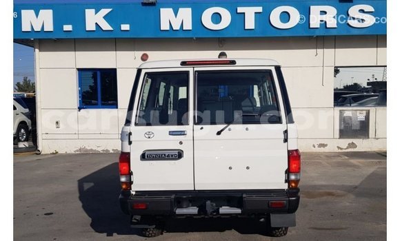 Sayi Imported Toyota Land Cruiser White Mota in Import - Dubai a Burkina Faso Sayi Imported Toyota Land Cruiser White Mota in Import - Dubai a Burkina Faso