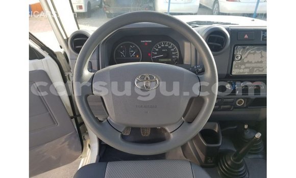 Sayi Imported Toyota Land Cruiser White Mota in Import - Dubai a Burkina Faso Sayi Imported Toyota Land Cruiser White Mota in Import - Dubai a Burkina Faso