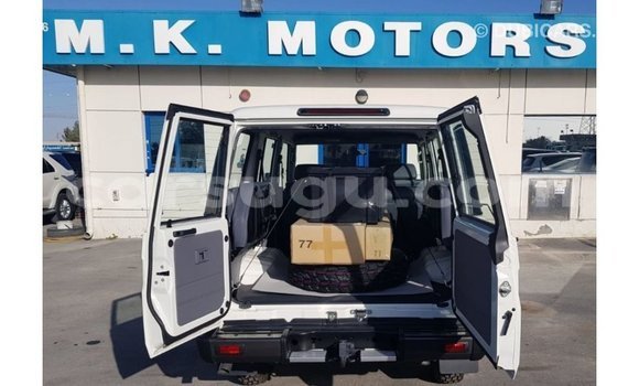 Sayi Imported Toyota Land Cruiser White Mota in Import - Dubai a Burkina Faso Sayi Imported Toyota Land Cruiser White Mota in Import - Dubai a Burkina Faso