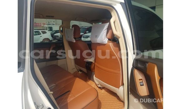 Sayi Imported Toyota Land Cruiser White Mota in Import - Dubai a Burkina Faso Sayi Imported Toyota Land Cruiser White Mota in Import - Dubai a Burkina Faso