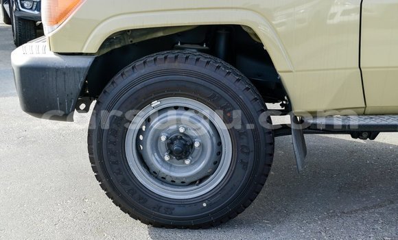 Acheter Import Voiture Toyota Land Cruiser Beige à Import - Dubai, Burkina-Faso Acheter Import Voiture Toyota Land Cruiser Beige à Import - Dubai, Burkina-Faso