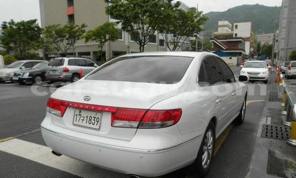 Acheter Neuf Voiture Hyundai Azera Blanc à Ouagadougou, Burkina-Faso Acheter Neuf Voiture Hyundai Azera Blanc à Ouagadougou, Burkina-Faso