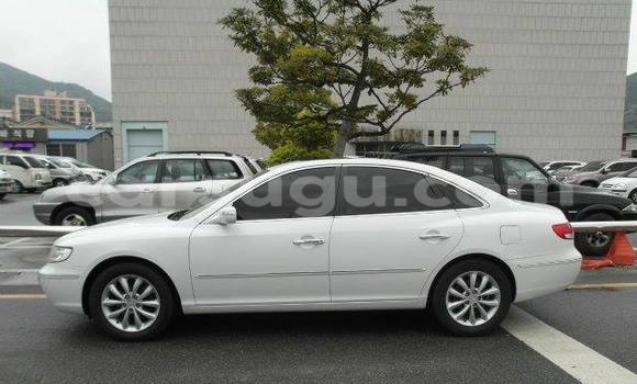 Acheter Neuf Voiture Hyundai Azera Blanc à Ouagadougou, Burkina-Faso Acheter Neuf Voiture Hyundai Azera Blanc à Ouagadougou, Burkina-Faso