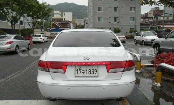 Acheter Neuf Voiture Hyundai Azera Blanc à Ouagadougou, Burkina-Faso Acheter Neuf Voiture Hyundai Azera Blanc à Ouagadougou, Burkina-Faso