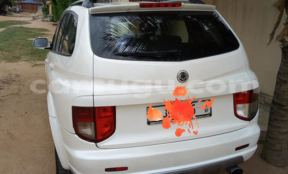 Sayi Na hannu SsangYong Kyron White Mota in Ouagadougou a Burkina Faso