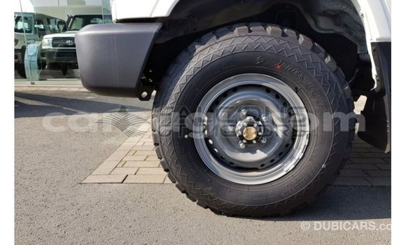 Buy Import Toyota Land Cruiser White Car in Import - Dubai in Burkina Faso Buy Import Toyota Land Cruiser White Car in Import - Dubai in Burkina Faso