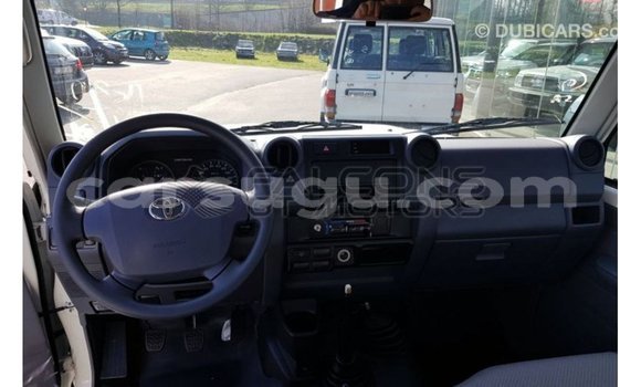Buy Import Toyota Land Cruiser White Car in Import - Dubai in Burkina Faso Buy Import Toyota Land Cruiser White Car in Import - Dubai in Burkina Faso