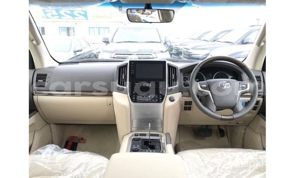 Sayi Imported Toyota Land Cruiser White Mota in Import - Dubai a Burkina Faso Sayi Imported Toyota Land Cruiser White Mota in Import - Dubai a Burkina Faso