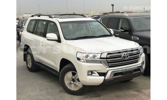 Sayi Imported Toyota Land Cruiser White Mota in Import - Dubai a Burkina Faso Sayi Imported Toyota Land Cruiser White Mota in Import - Dubai a Burkina Faso