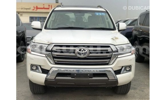 Sayi Imported Toyota Land Cruiser White Mota in Import - Dubai a Burkina Faso Sayi Imported Toyota Land Cruiser White Mota in Import - Dubai a Burkina Faso