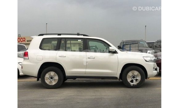 Sayi Imported Toyota Land Cruiser White Mota in Import - Dubai a Burkina Faso Sayi Imported Toyota Land Cruiser White Mota in Import - Dubai a Burkina Faso