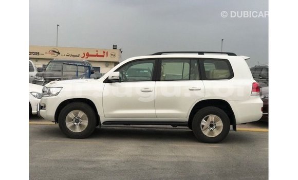 Sayi Imported Toyota Land Cruiser White Mota in Import - Dubai a Burkina Faso Sayi Imported Toyota Land Cruiser White Mota in Import - Dubai a Burkina Faso