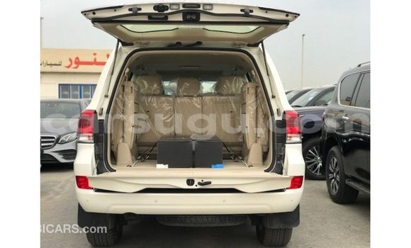 Sayi Imported Toyota Land Cruiser White Mota in Import - Dubai a Burkina Faso Sayi Imported Toyota Land Cruiser White Mota in Import - Dubai a Burkina Faso