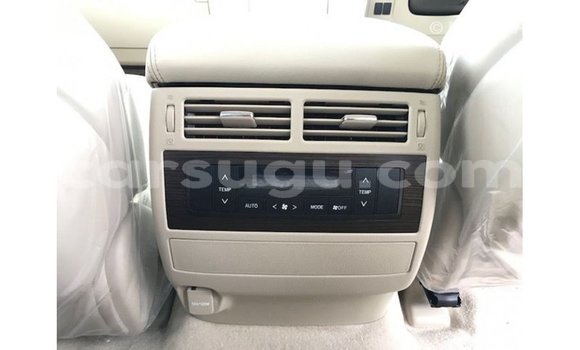 Sayi Imported Toyota Land Cruiser White Mota in Import - Dubai a Burkina Faso Sayi Imported Toyota Land Cruiser White Mota in Import - Dubai a Burkina Faso