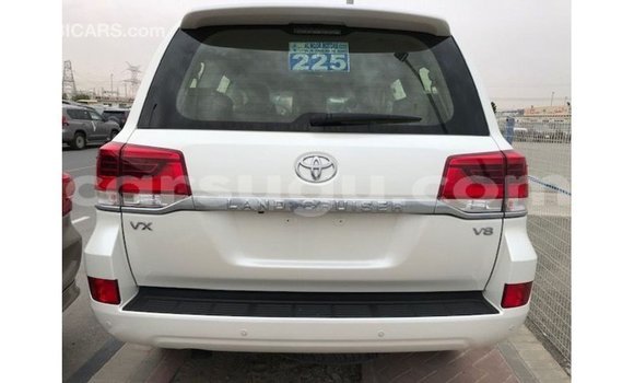 Sayi Imported Toyota Land Cruiser White Mota in Import - Dubai a Burkina Faso Sayi Imported Toyota Land Cruiser White Mota in Import - Dubai a Burkina Faso