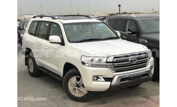 Sayi Imported Toyota Land Cruiser White Mota in Import - Dubai a Burkina Faso Sayi Imported Toyota Land Cruiser White Mota in Import - Dubai a Burkina Faso