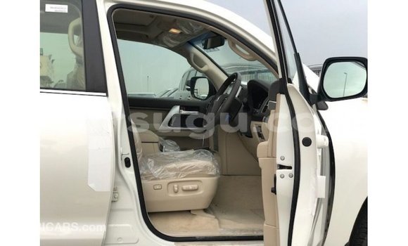 Sayi Imported Toyota Land Cruiser White Mota in Import - Dubai a Burkina Faso Sayi Imported Toyota Land Cruiser White Mota in Import - Dubai a Burkina Faso