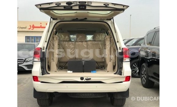 Sayi Imported Toyota Land Cruiser White Mota in Import - Dubai a Burkina Faso Sayi Imported Toyota Land Cruiser White Mota in Import - Dubai a Burkina Faso