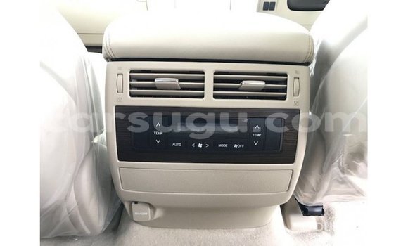 Sayi Imported Toyota Land Cruiser White Mota in Import - Dubai a Burkina Faso Sayi Imported Toyota Land Cruiser White Mota in Import - Dubai a Burkina Faso