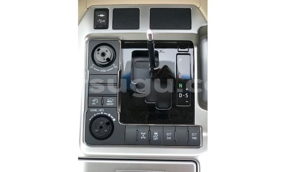 Sayi Imported Toyota Land Cruiser White Mota in Import - Dubai a Burkina Faso Sayi Imported Toyota Land Cruiser White Mota in Import - Dubai a Burkina Faso