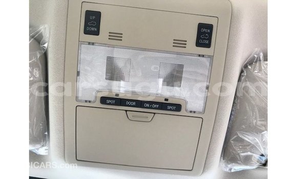 Sayi Imported Toyota Land Cruiser White Mota in Import - Dubai a Burkina Faso Sayi Imported Toyota Land Cruiser White Mota in Import - Dubai a Burkina Faso