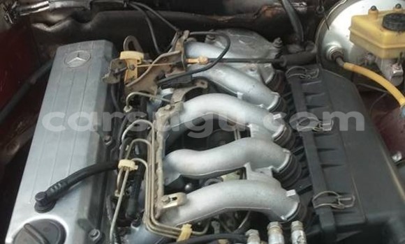 Sayi Sabo Mercedes-Benz 190 Azurfa Mota in Ouagadougou a Burkina Faso Sayi Sabo Mercedes-Benz 190 Azurfa Mota in Ouagadougou a Burkina Faso