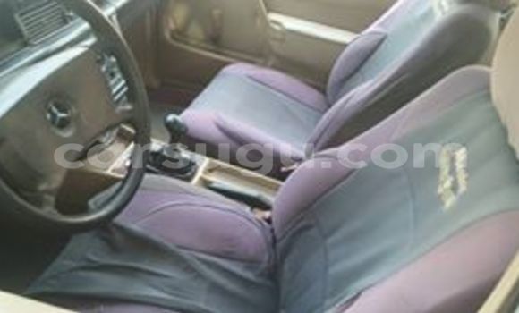 Sayi Sabo Mercedes-Benz 190 Azurfa Mota in Ouagadougou a Burkina Faso Sayi Sabo Mercedes-Benz 190 Azurfa Mota in Ouagadougou a Burkina Faso