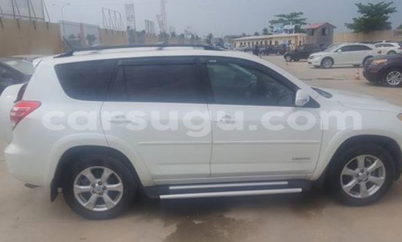 Sayi Sabo Toyota RAV4 White Mota in Ouagadougou a Burkina Faso Sayi Sabo Toyota RAV4 White Mota in Ouagadougou a Burkina Faso