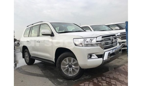 Sayi Imported Toyota Land Cruiser White Mota in Import - Dubai a Burkina Faso Sayi Imported Toyota Land Cruiser White Mota in Import - Dubai a Burkina Faso