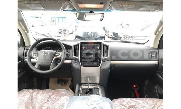Sayi Imported Toyota Land Cruiser White Mota in Import - Dubai a Burkina Faso Sayi Imported Toyota Land Cruiser White Mota in Import - Dubai a Burkina Faso