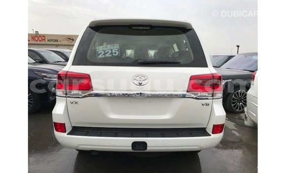 Sayi Imported Toyota Land Cruiser White Mota in Import - Dubai a Burkina Faso Sayi Imported Toyota Land Cruiser White Mota in Import - Dubai a Burkina Faso
