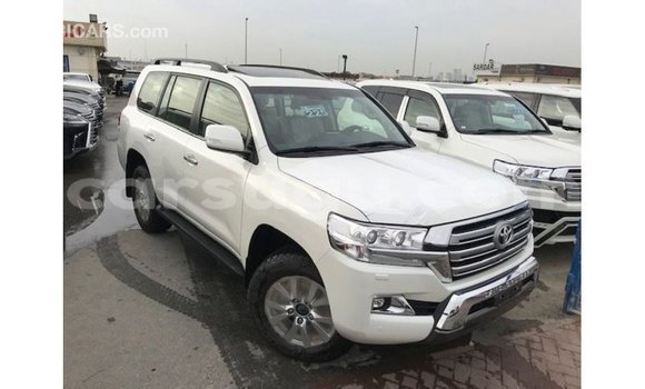 Sayi Imported Toyota Land Cruiser White Mota in Import - Dubai a Burkina Faso Sayi Imported Toyota Land Cruiser White Mota in Import - Dubai a Burkina Faso