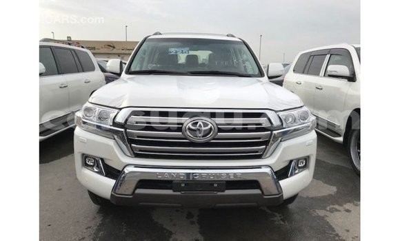 Sayi Imported Toyota Land Cruiser White Mota in Import - Dubai a Burkina Faso Sayi Imported Toyota Land Cruiser White Mota in Import - Dubai a Burkina Faso