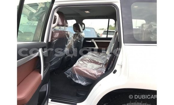 Sayi Imported Toyota Land Cruiser White Mota in Import - Dubai a Burkina Faso Sayi Imported Toyota Land Cruiser White Mota in Import - Dubai a Burkina Faso