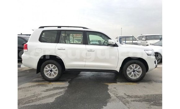 Sayi Imported Toyota Land Cruiser White Mota in Import - Dubai a Burkina Faso Sayi Imported Toyota Land Cruiser White Mota in Import - Dubai a Burkina Faso