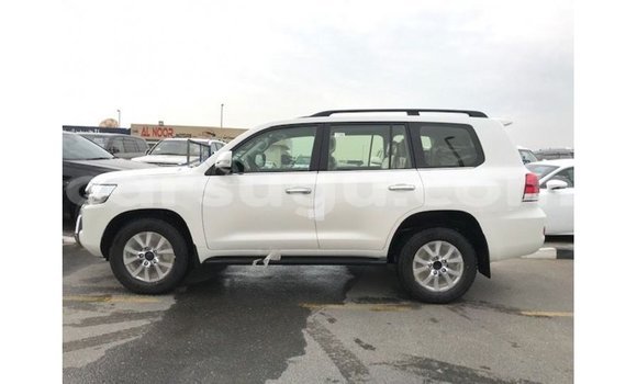 Sayi Imported Toyota Land Cruiser White Mota in Import - Dubai a Burkina Faso Sayi Imported Toyota Land Cruiser White Mota in Import - Dubai a Burkina Faso