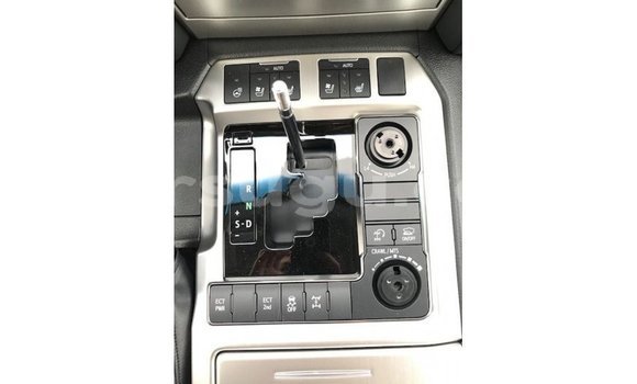 Sayi Imported Toyota Land Cruiser White Mota in Import - Dubai a Burkina Faso Sayi Imported Toyota Land Cruiser White Mota in Import - Dubai a Burkina Faso