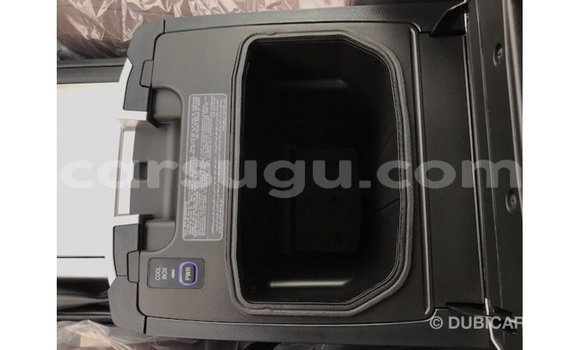 Sayi Imported Toyota Land Cruiser White Mota in Import - Dubai a Burkina Faso Sayi Imported Toyota Land Cruiser White Mota in Import - Dubai a Burkina Faso