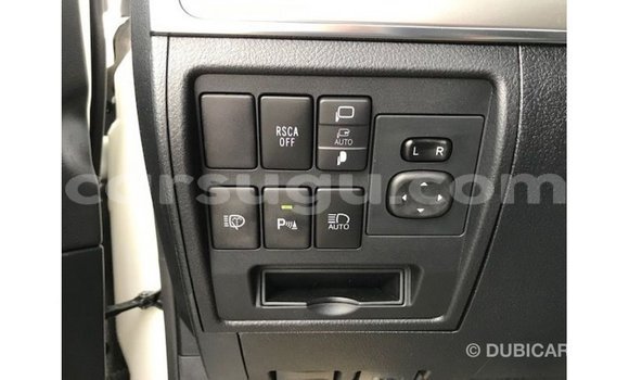 Sayi Imported Toyota Land Cruiser White Mota in Import - Dubai a Burkina Faso Sayi Imported Toyota Land Cruiser White Mota in Import - Dubai a Burkina Faso