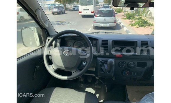 Sayi Imported Toyota Hiace White Mota in Import - Dubai a Burkina Faso Sayi Imported Toyota Hiace White Mota in Import - Dubai a Burkina Faso