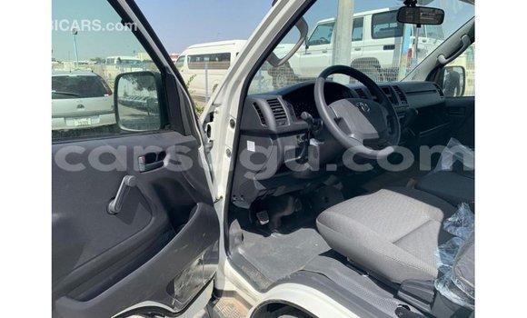 Sayi Imported Toyota Hiace White Mota in Import - Dubai a Burkina Faso Sayi Imported Toyota Hiace White Mota in Import - Dubai a Burkina Faso