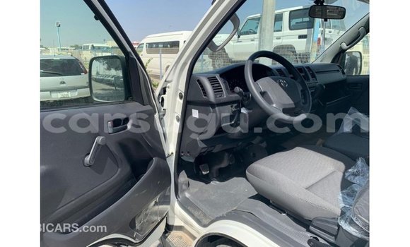 Sayi Imported Toyota Hiace White Mota in Import - Dubai a Burkina Faso Sayi Imported Toyota Hiace White Mota in Import - Dubai a Burkina Faso