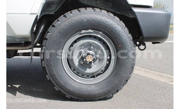 Acheter Import Voiture Toyota Land Cruiser Blanc à Import - Dubai, Burkina-Faso Acheter Import Voiture Toyota Land Cruiser Blanc à Import - Dubai, Burkina-Faso