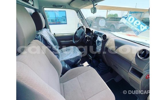 Buy Import Toyota DA Beige Truck in Import - Dubai in Burkina Faso Buy Import Toyota DA Beige Truck in Import - Dubai in Burkina Faso