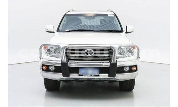 Sayi Imported Toyota Land Cruiser White Mota in Import - Dubai a Burkina Faso Sayi Imported Toyota Land Cruiser White Mota in Import - Dubai a Burkina Faso