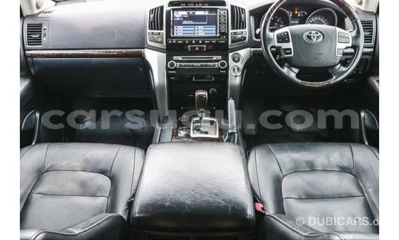 Sayi Imported Toyota Land Cruiser White Mota in Import - Dubai a Burkina Faso Sayi Imported Toyota Land Cruiser White Mota in Import - Dubai a Burkina Faso