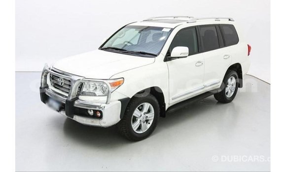 Sayi Imported Toyota Land Cruiser White Mota in Import - Dubai a Burkina Faso Sayi Imported Toyota Land Cruiser White Mota in Import - Dubai a Burkina Faso